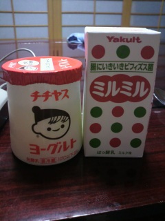 �~���~��