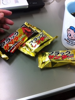 �u���b�N�T���_�[